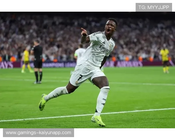 维尼修斯反击单挑两人后送出妙传 维尼修斯反击单挑两人后送出妙传